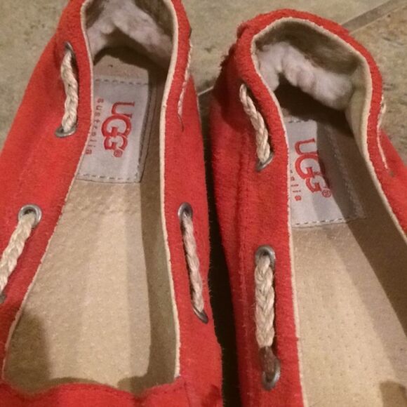 UGG Red Suede Leather Moccasin Slip-on Flat Loafers Girls Size 2 Espadrilles - Picture 6 of 12
